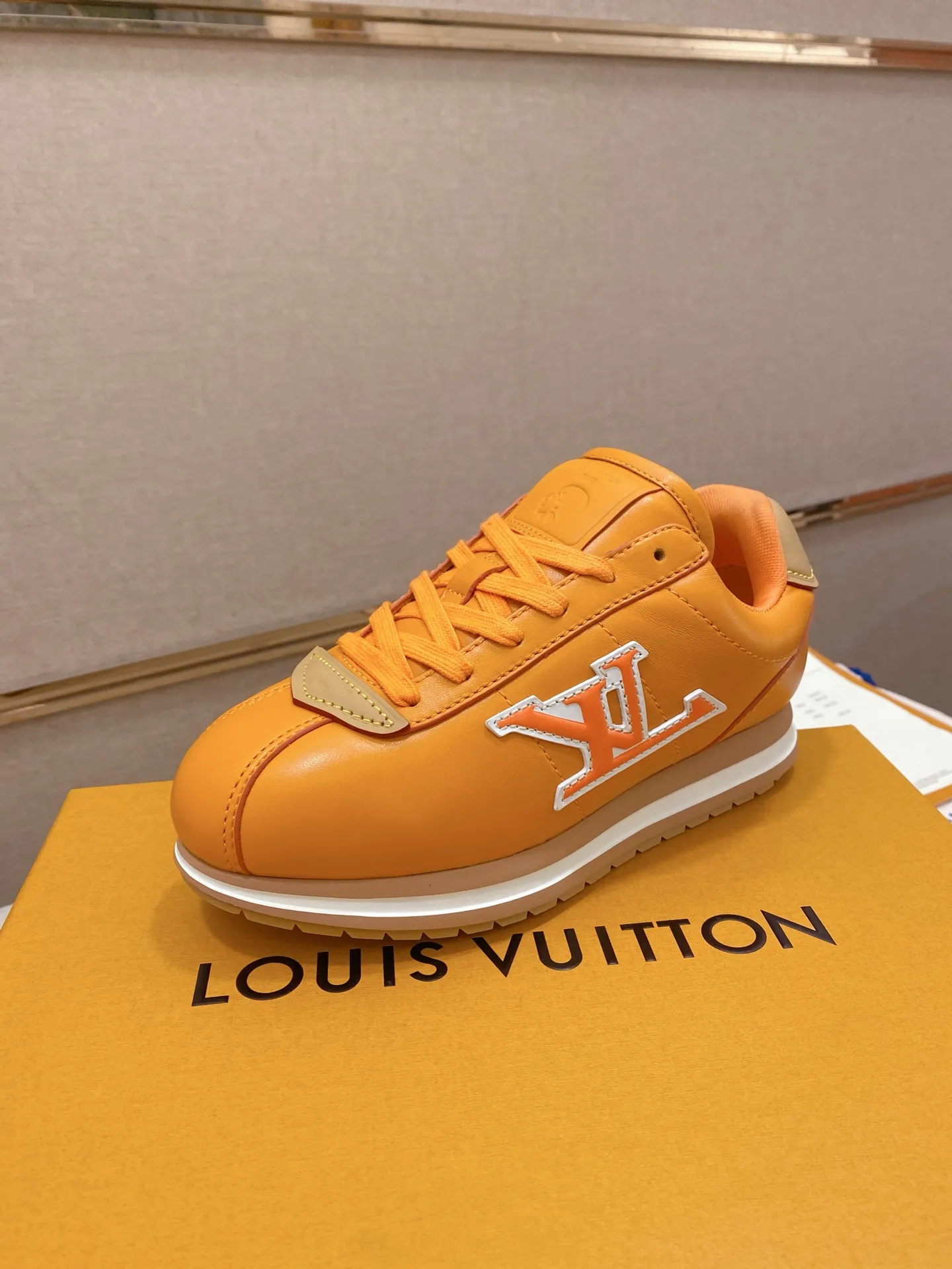 Men's shoes💰: Couple style 700💰LOUIS VUITTON Footint Soccer sneakers‼ ️ The top version, the same sneakers for LV couples. You will look fashionable when you wear them. This Footint Soccer sneaker was unveiled in the 2025 spring and summer series fashion show. The tongue is embellished with the Lvers United badge inspired by the football team. The rubber sole of the foot is decorated with multiple Louis Vuitton logos. The original latest packaging. Fabric: original imported cowhide. Lining: original imported breathable mesh. Foot pad: original injection molding pad. Outsole: original molded T combination outsole. Size: 35-45.